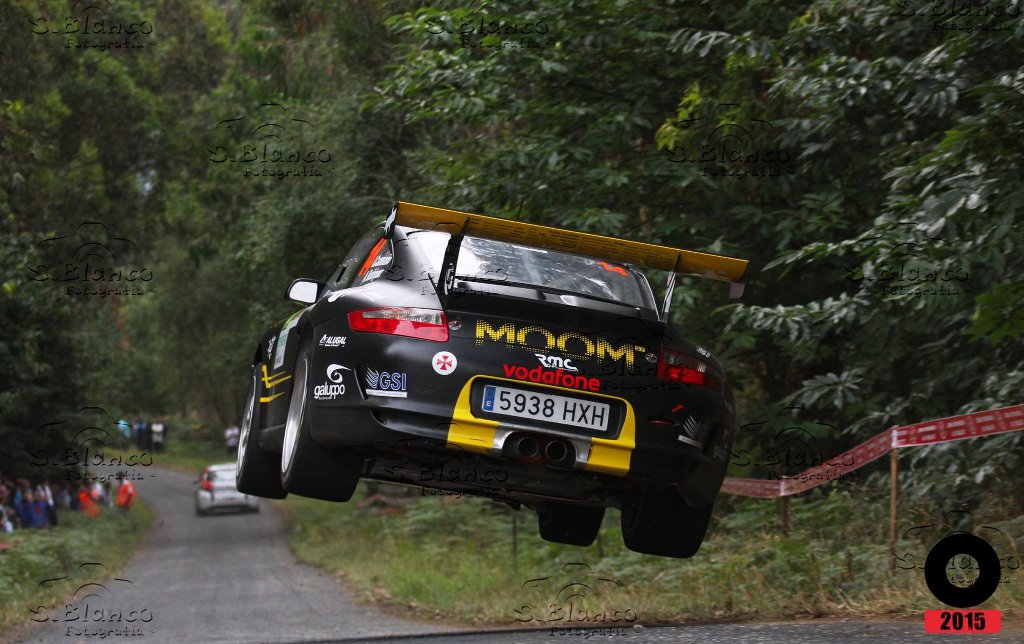 a-porsche-almost-crashed-into-dozens-of-spectators-after-a-spectacular-jump-at-the-rally-stage.jpg