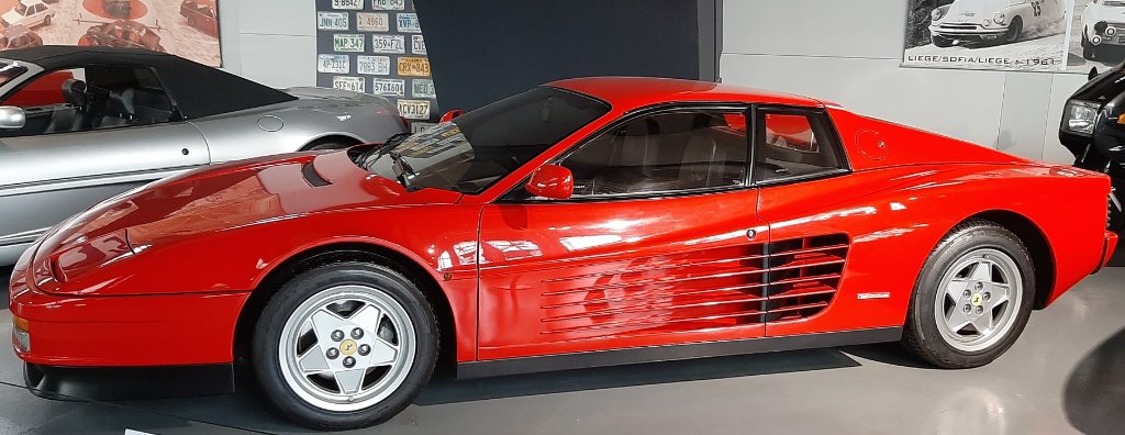 11-Ferrari Testarossa.jpg