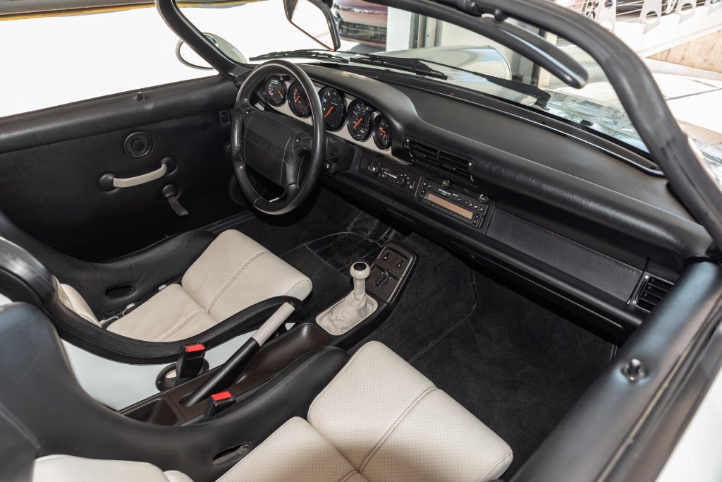 porsche intérieur blanc.jpg